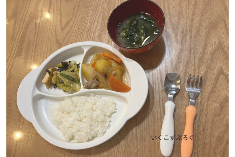 ヨシケイプチママメニュー例：豚バラ肉じゃが・厚揚げ豆腐とキャベツの味噌炒め